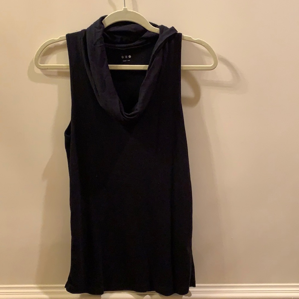 Three Dots Sleeveless top with oversized collar